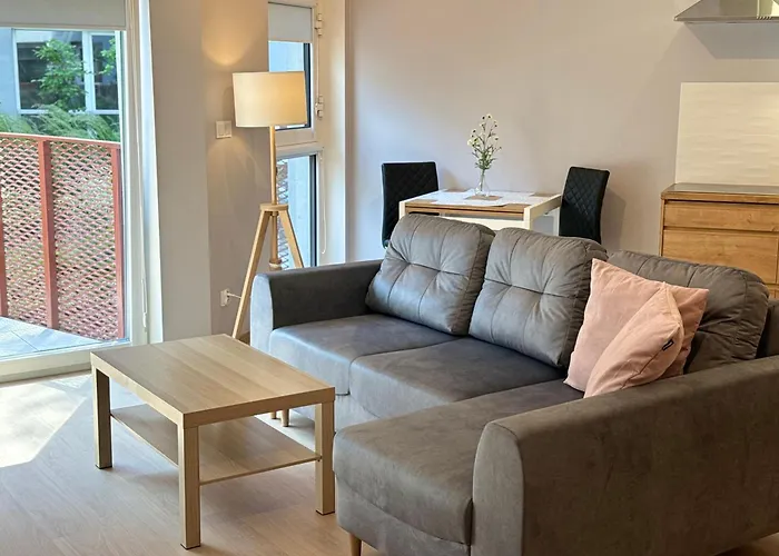 Good Time Dabrowskiego 58 포즈난